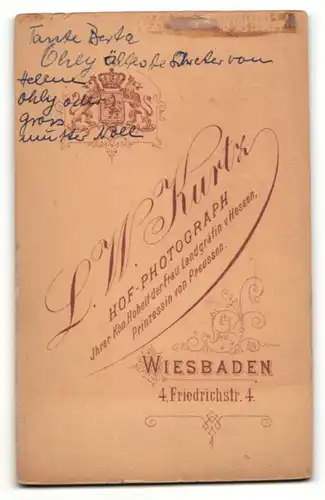 Fotografie L. W. Kurtz, Wiesbaden, Portrait wunderschönes Fräulein mit hübscher Brosche am Kragen