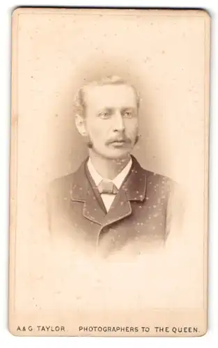 Fotografie A. & G. Taylor, Sheffield, Portrait blonder Herr mit Kotelettenbart