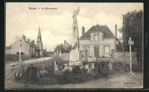 AK Yévres, Le Monument