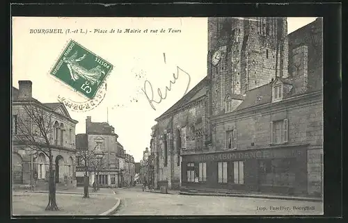 AK Bourgueil, Place de la Mairie et rue de Tours