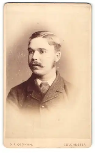 Fotografie G. A. Oldham, Colchester, Portrait junger Mann mit Schnurrbart