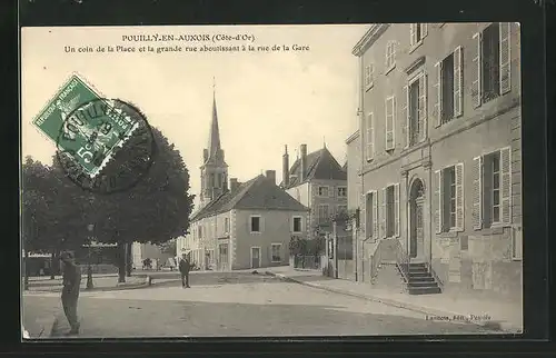 AK Pouilly-en-Auxois, Un coin de la Place et la grande rue aboutissant al la rue de la Gare