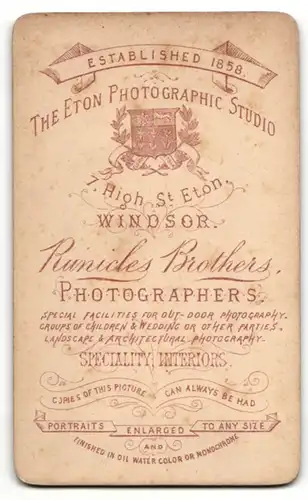 Fotografie Runicles Brothers, Windsor, Portrait bürgerlicher Herr mit zeitgenössischer Frisur