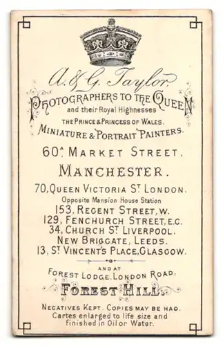 Fotografie A & G. Taylor, Manchester, Portrait bürgerlicher Herr im Anzug mit Fliege und Bart