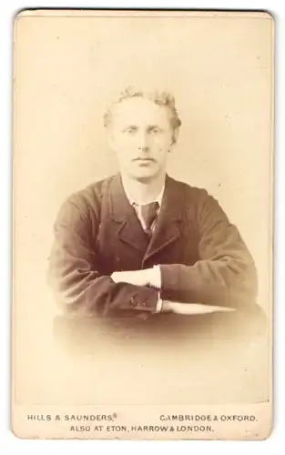 Fotografie Hills & Saunders, Cambridge, Portrait blonder Mann mit lockigem Haar