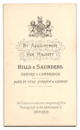 Fotografie Hills & Saunders, Cambridge, Portrait lächelnder junger Mann im Jackett