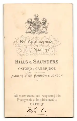 Fotografie Hills & Saunders, Cambridge, Portrait stattlicher Herr in Krawatte und Anzug