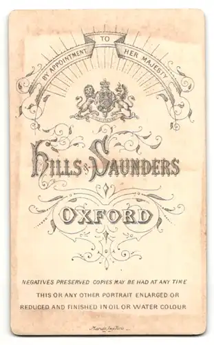 Fotografie Hills & Saunders, Oxford, Portrait elegant gekleideter Herr mit Krawatte