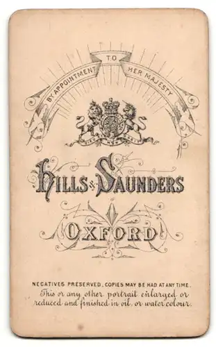 Fotografie Hills & Saunders, Oxford, Portrait bezauberndes Paar in eleganter Kleidung