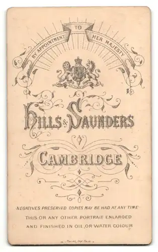 Fotografie Hills & Saunders, Cambridge, Portrait stattlicher Herr mit Einstecktuch am Jackett