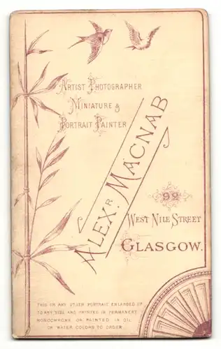 Fotografie Macnab, Glasgow, Portrait niedlicher Bube im eleganten Jackett