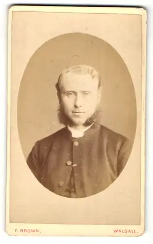 Fotografie F. Brown, Walsall, Portrait stattlicher Herr mit Kotelettenbart