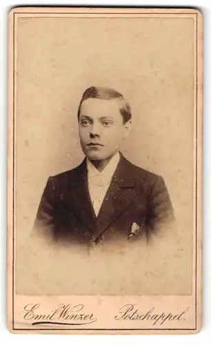 Fotografie Emil Winzer, Potschappel, Portrait Junge mit weissem Hemd