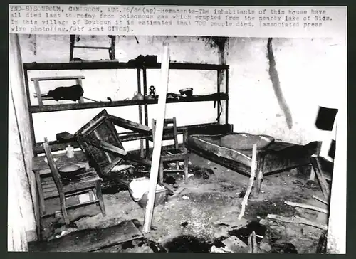 Fotografie Ansicht Souboum / Kamerun, verwüstetes Haus nach Kohlenstoffdioxid-Ausbruch am Nyos-See 1986