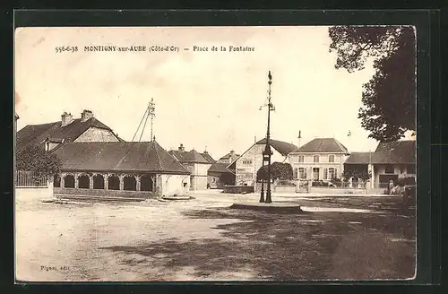 AK Montigny-sur-Aube, Place de la Fontaine