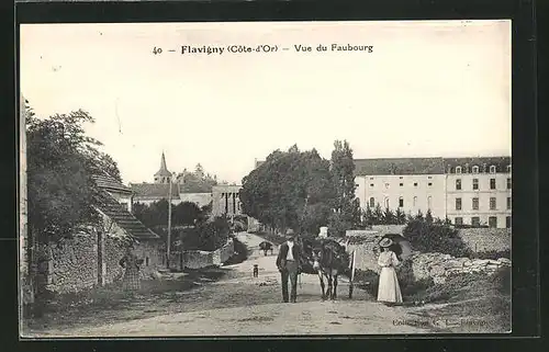 AK Flavigny, Vue du Faubourg, Strassenpartie mit Passanten