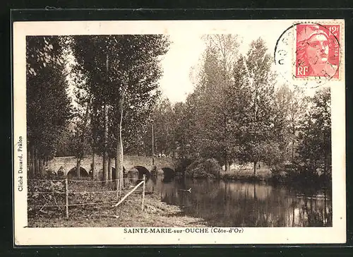 AK Sainte-Marie-sur-Ouche, Idylle mit Flussufer und Brücke