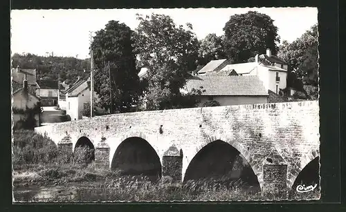 AK Gissey-sur-Ouche, Le Pont du XIe et XIIe s.