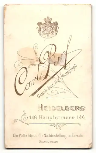 Fotografie Carl Ruf, Heidelberg, Portrait bürgerliches Paar in eleganter Kleidung