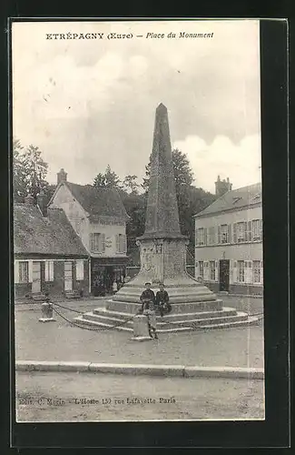 AK Etrepagny, Place du Monument