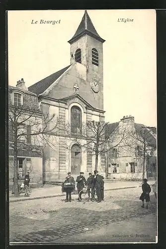 AK Le Bourget, L`Église, Männer vor der Kirche