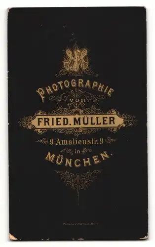 Fotografie Friedr. Müller, München, Portrait Dame mit Haube auf Kopf