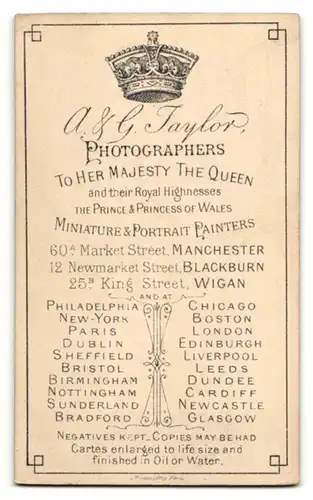 Fotografie A. & G. Taylor, Manchester, Portrait junger Mann im Anzug mit Krawatte