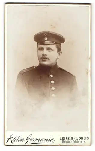 Fotografie Atelier Germania, Leipzig-Gholis, Portrait junger Mann in Paradeuniform