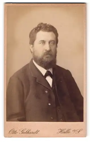 Fotografie Otto Gebhardt, Halle, Portrait edler Herr mit Vollbart