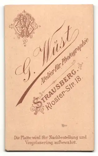 Fotografie G. Wüst, Strausberg, Mann mit Haartolle und weisser Krawatte