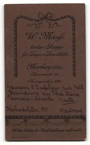 Fotografie Wilh. Mauss, Marburg, Portrait hübsche Dame in bestickter Bluse