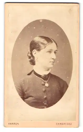 Fotografie Farren, Cambridge, Portrait Dame mit geflochtenem Haar