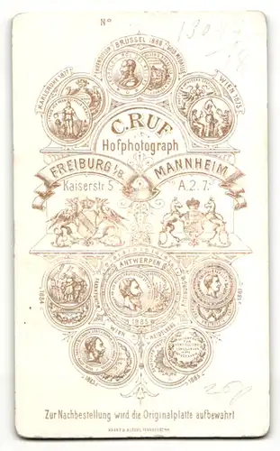 Fotografie C. Ruf, Freiburg i/B, Portrait Dame mit zusammengebundenem Haar