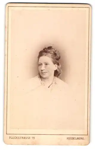 Fotografie Eduard Schultze, Heidelberg, Portrait junge hübsche Dame mit Hochsteckfrisur