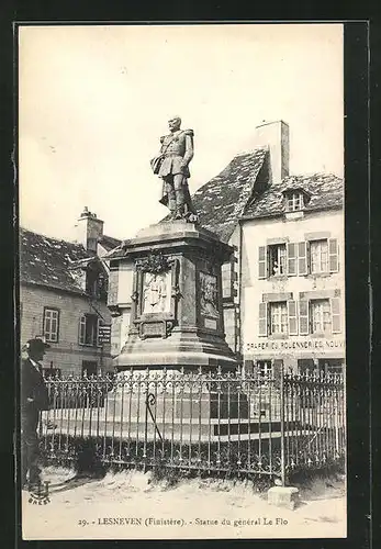AK Lesneven, Statue du general Le Flo