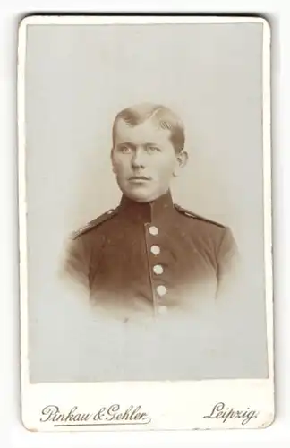 Fotografie Pinkau & Gehler, Leipzig, Portrait Soldat in Uniform