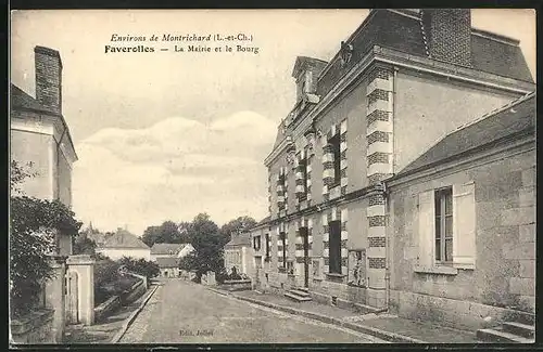 AK Faverolles, La Mairie et le Bourg
