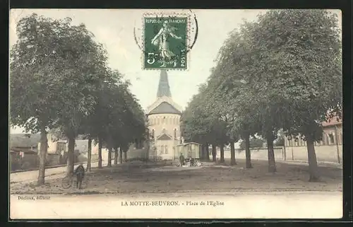 AK La Motte-Beuvron, Place de l`Eglise, Vue au Eglise