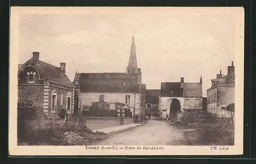 AK Lunay, Route de Gué-du-Loir, Maisons et Eglise