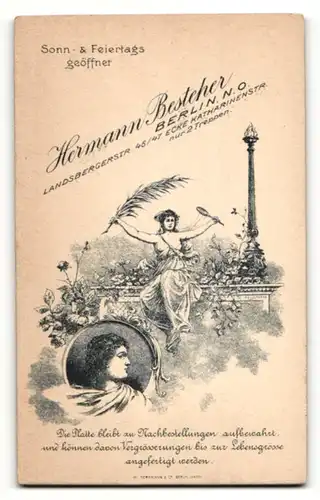 Fotografie Herm. Besteher, Berlin, Portrait Dame im weissen Kleid mit Kette