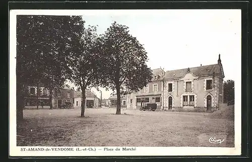 AK St-Amand-de-Vendôme, Automobile sur Place du Marché