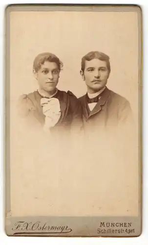 Fotografie F.X. ostermayr, München, Portrait junge Eheleute in schönen Kleidern