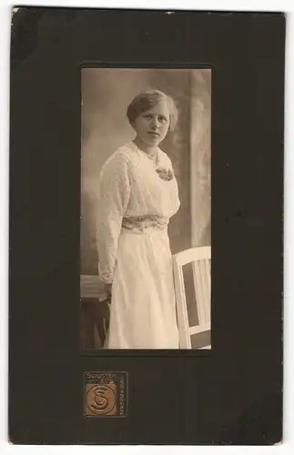 Fotografie Schuster & Cie., Osnabrück, Portrait Fräulein in sommerlicher Garderobe