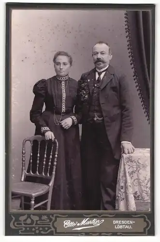 Fotografie Otto Martin, Dresden-Löbtau, Elegantes gutbürgerliches Paar