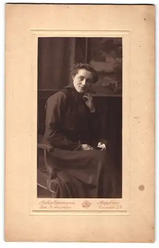 Fotografie Atelier Germania, Augsburg, Portrait junge Dame in festlicher Garderobe