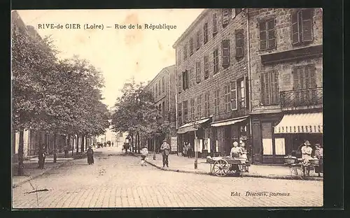 AK Rive-de-Gier, Rue de la République, Strassenpartie