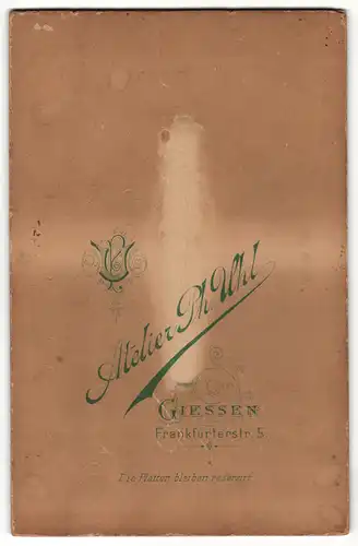 Fotografie Ph. Uhl, Giessen, Portrait ältere Dame in zeitgenössischer Kleidung