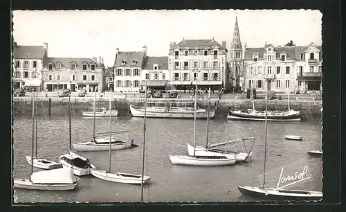 AK Le Pouliguen, Les Quais et l`Eglise