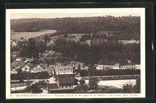 AK La Ferté-Alais, Panorama pris de la montagne de la Sablière, Au premier plan, La Gare