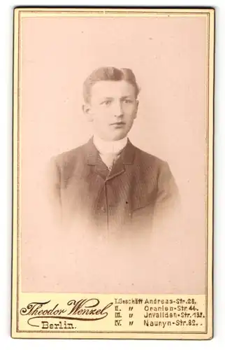 Fotografie Theodor Wenzel, Berlin, Portrait junger Mann